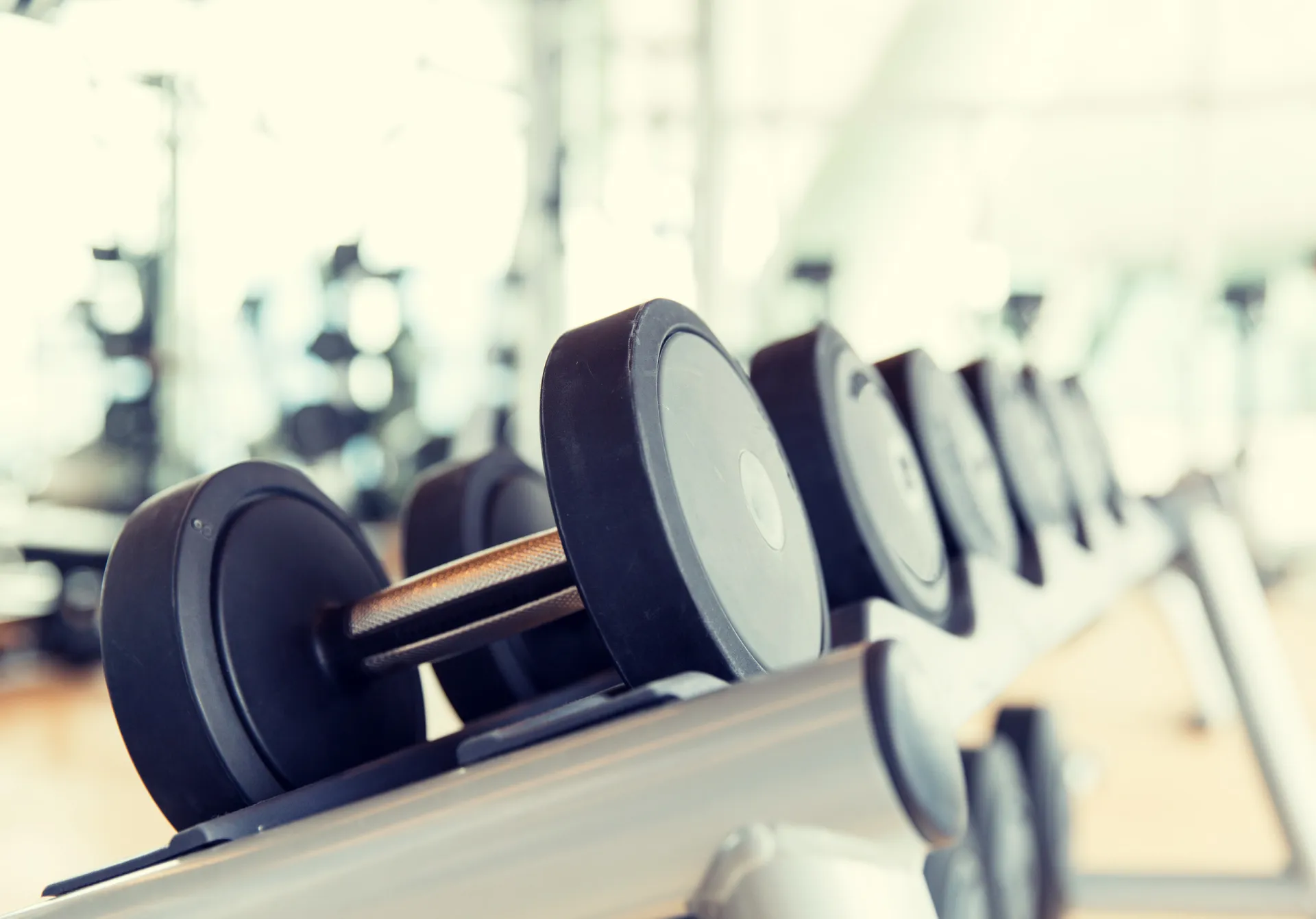 Hantlar på gym
